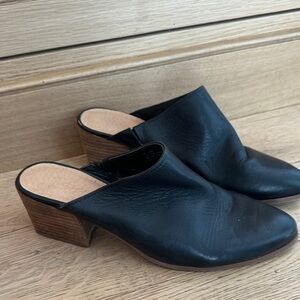 Crown vintage Black Leather Women's Mules 8